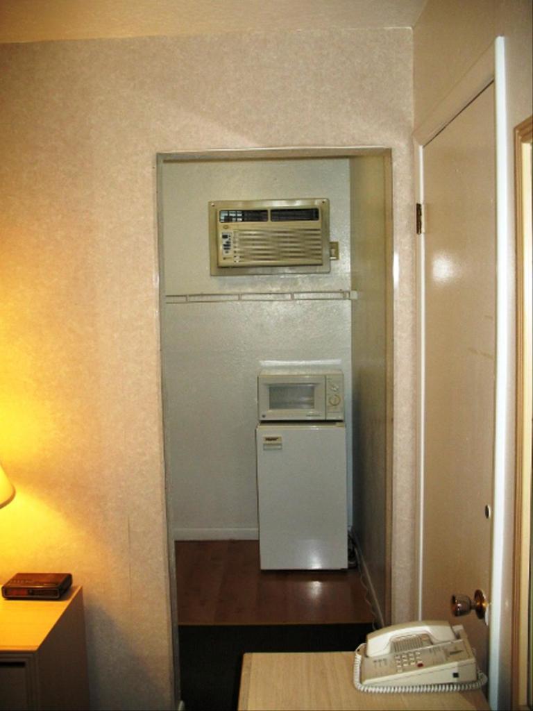 ゴールデン ウエスト モーテル クラマス・フォールズ エクステリア 写真